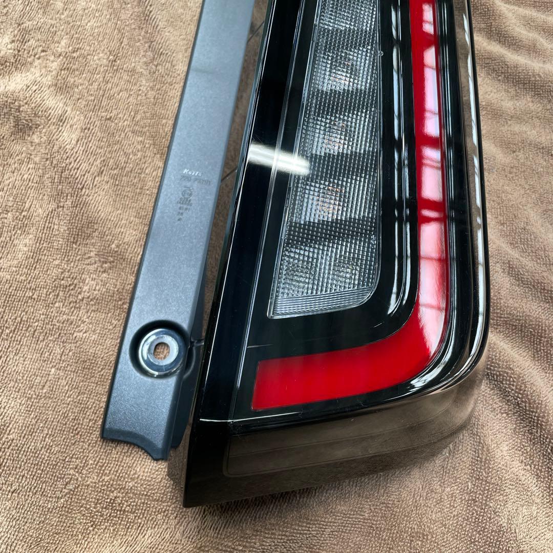 c28 セレナ右テールランプ　美品