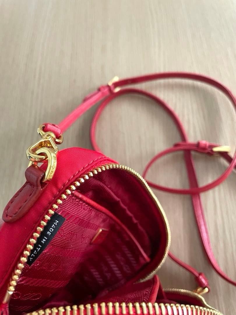 PRADA リボン付き赤ショルダーバッグ