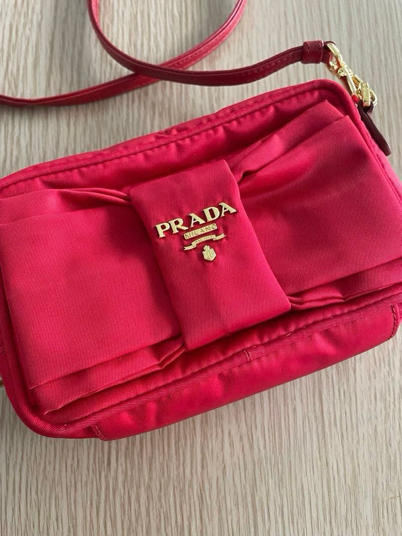 PRADA リボン付き赤ショルダーバッグ