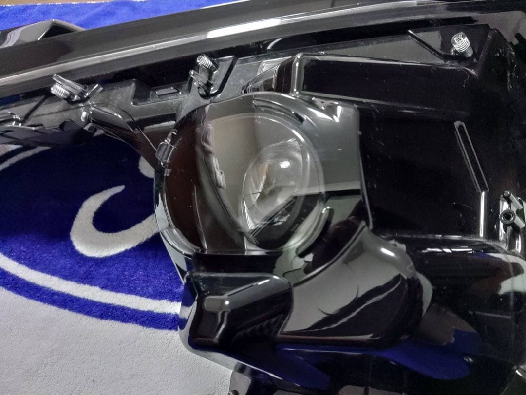 クラウン　スポーツ　AZSH36W 左　ヘッドライト　KOITO 30-483