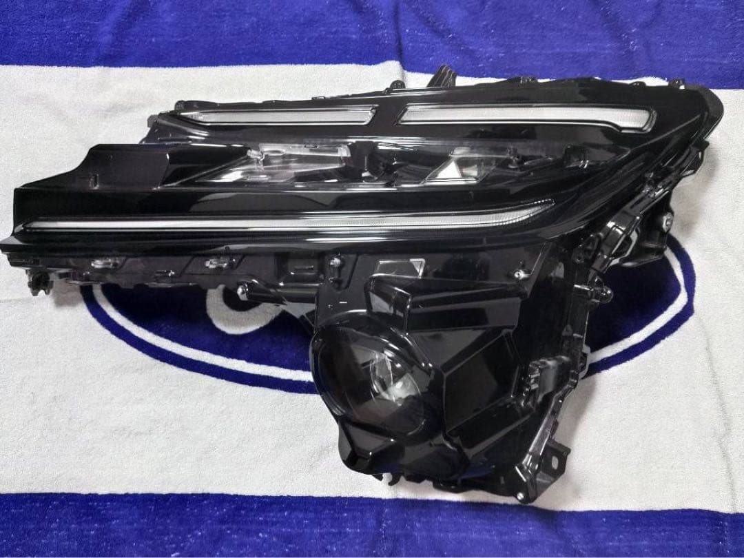 クラウン　スポーツ　AZSH36W 左　ヘッドライト　KOITO 30-483