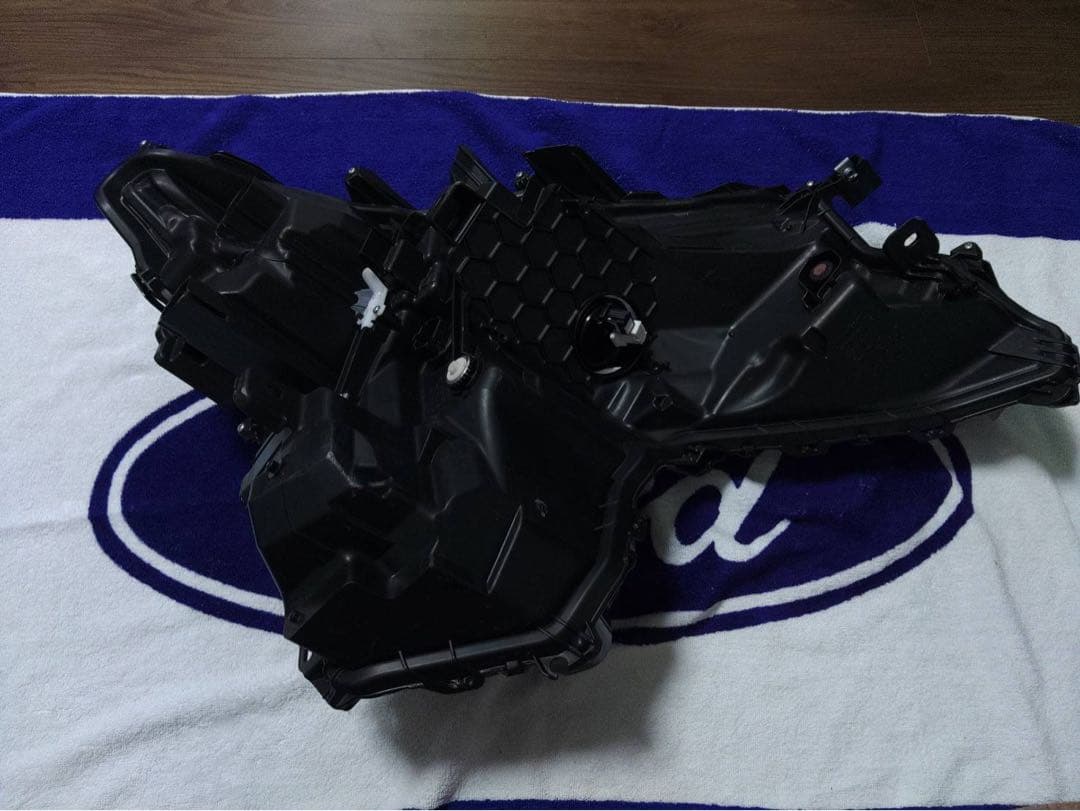 クラウン　スポーツ　AZSH36W 左　ヘッドライト　KOITO 30-483