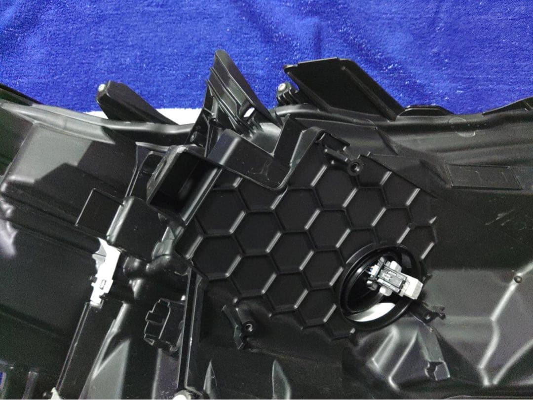 クラウン　スポーツ　AZSH36W 左　ヘッドライト　KOITO 30-483