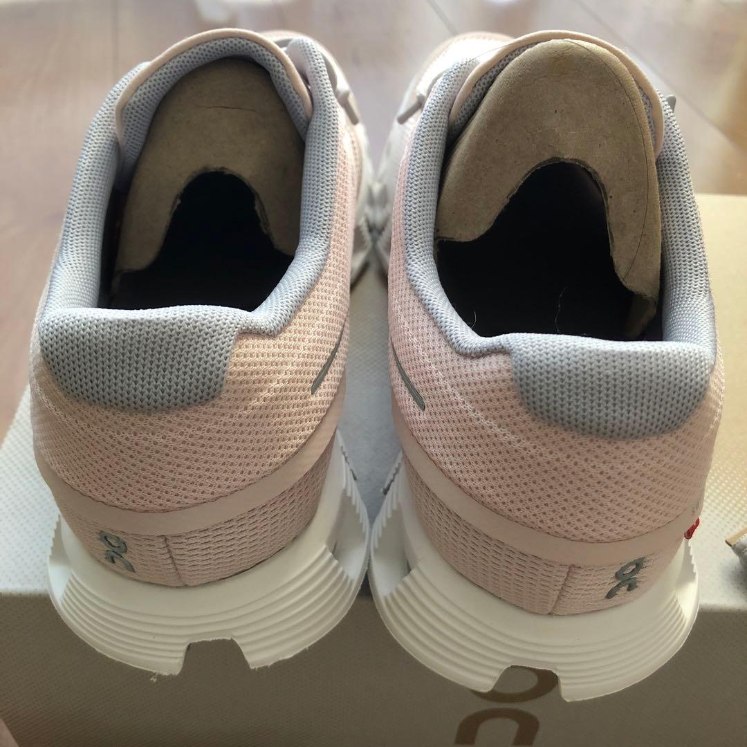 on Cloud 5ピンク スニーカー