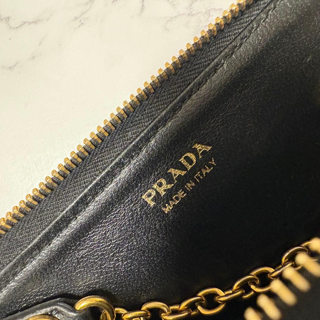 【ケイコ】PRADAキーリング付きケース