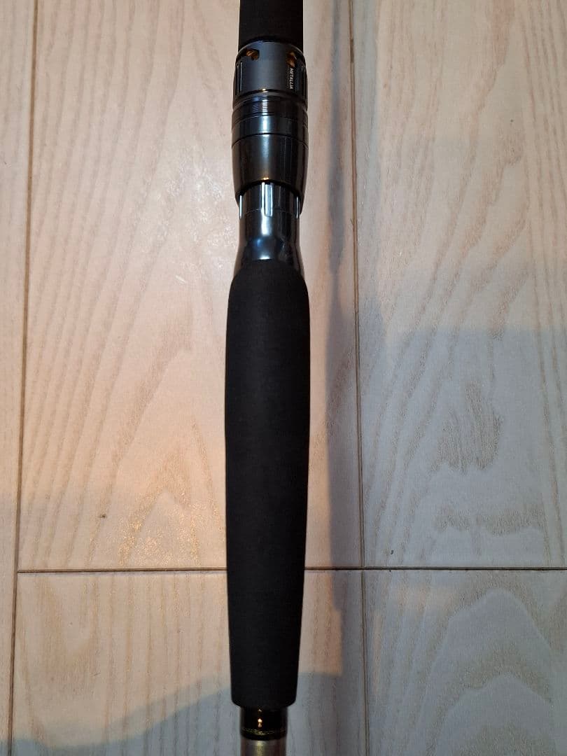 ダイワ 船竿 25メタリアヒラメ SS/MH-240・J(2ピース)