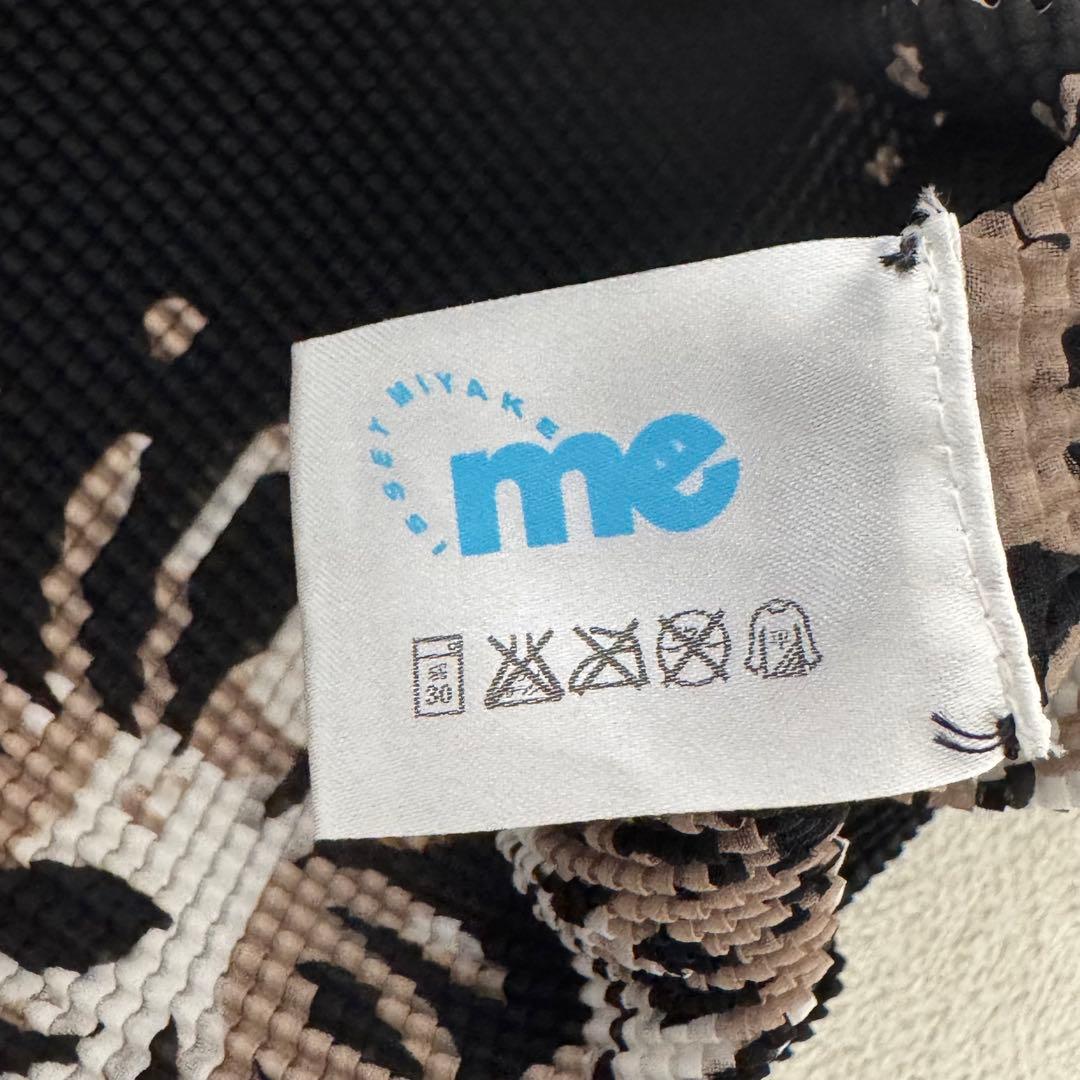 極美品✨ISSEY MIYAKE me プリーツ　黒色　半袖　トップス　柄入り