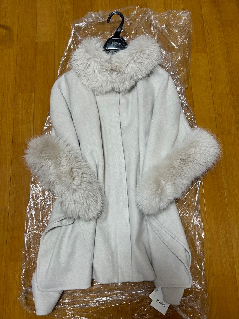 snidel ファー付きミドルケープコート アイボリー