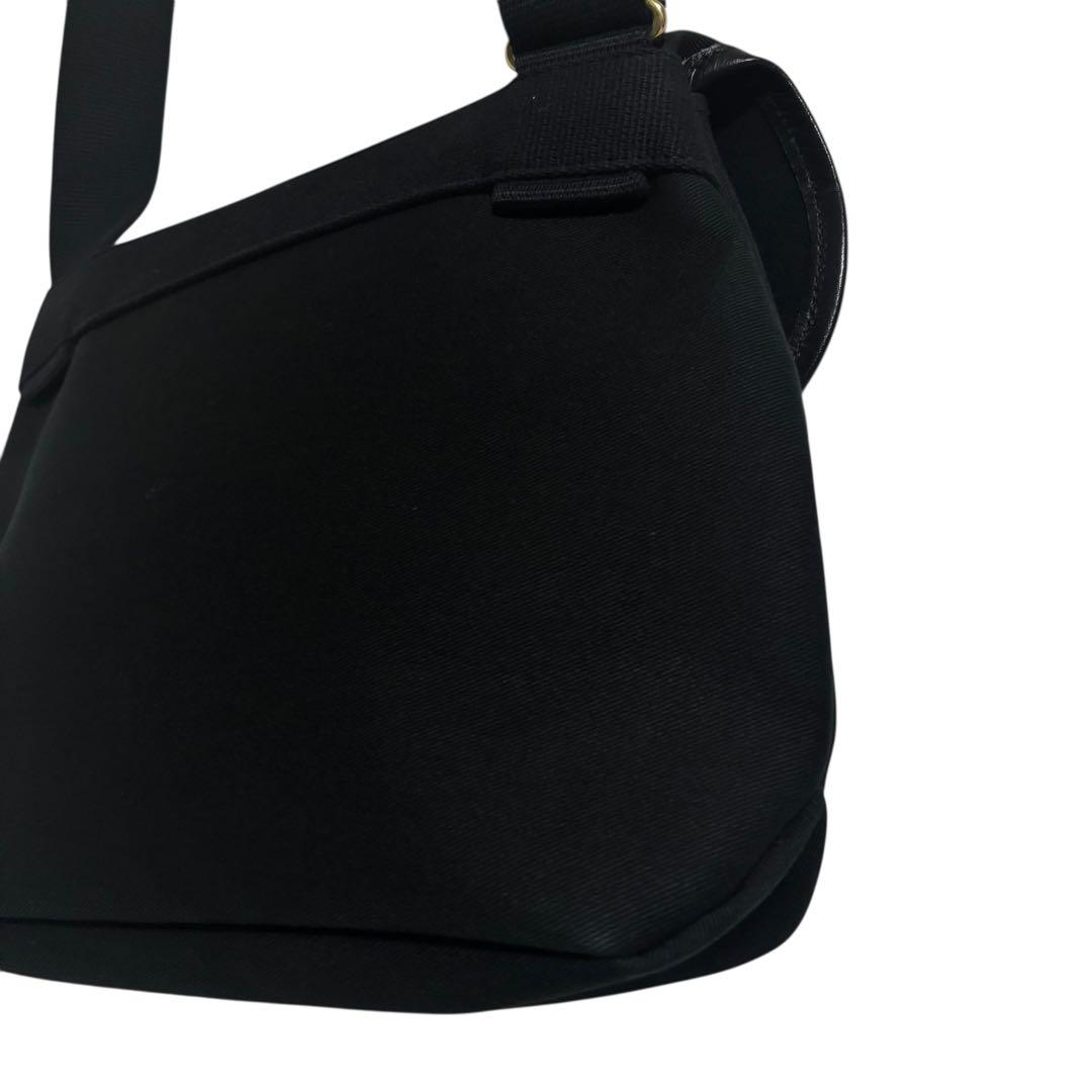 ぽよ　未使用保管品Brady ブレディ　Avon ブラック ショルダー