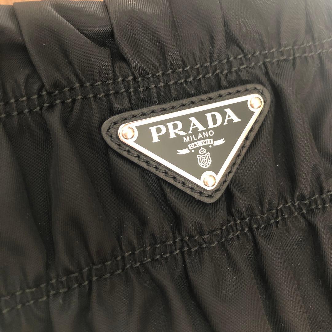 prada 黒色トートバッグ　希少タイプ　ナイロン、牛革