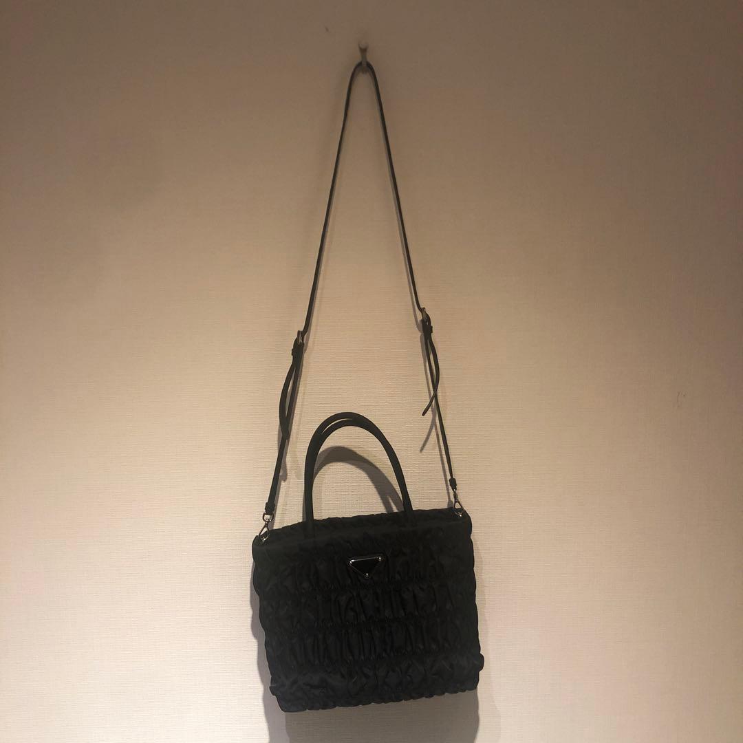 prada 黒色トートバッグ　希少タイプ　ナイロン、牛革