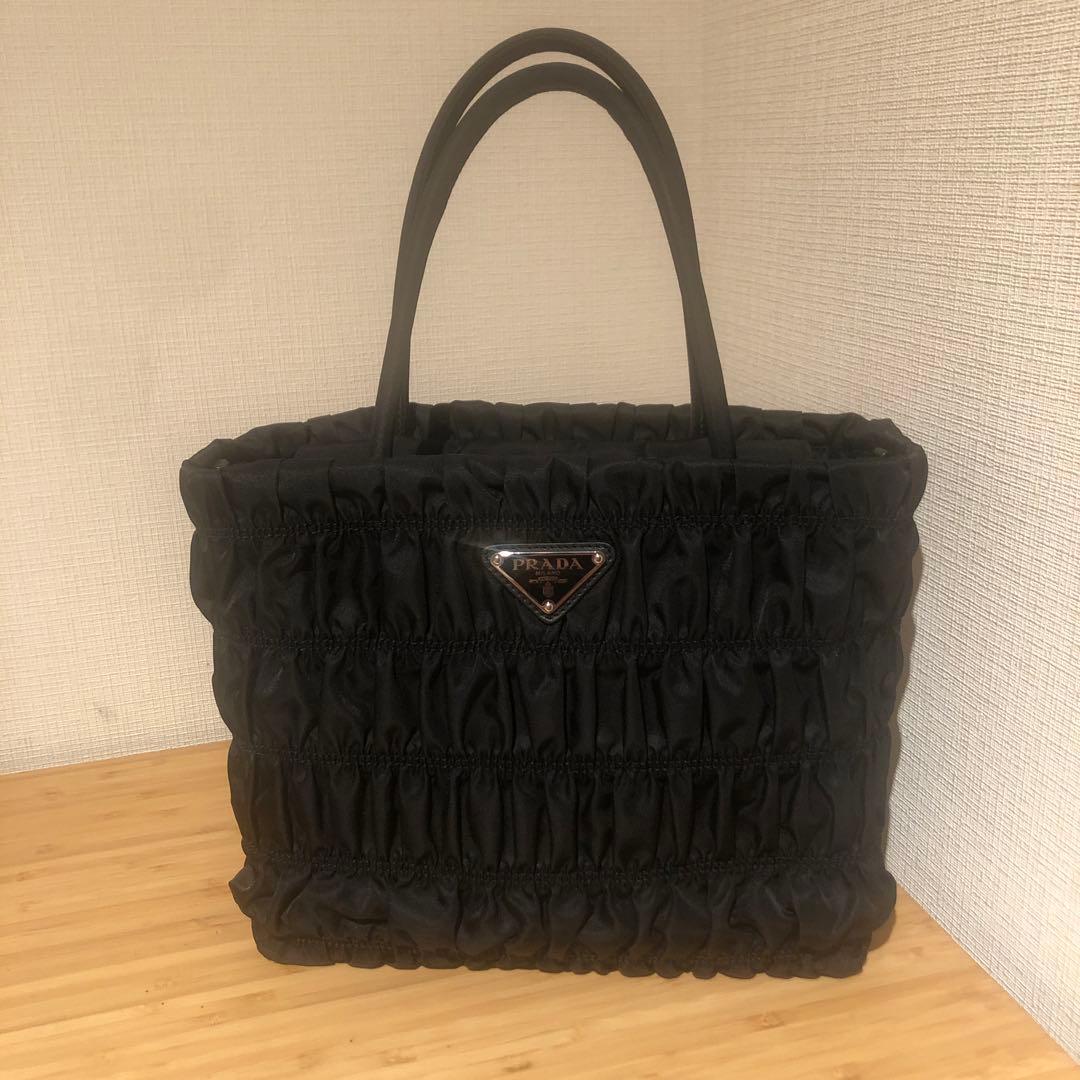 prada 黒色トートバッグ　希少タイプ　ナイロン、牛革