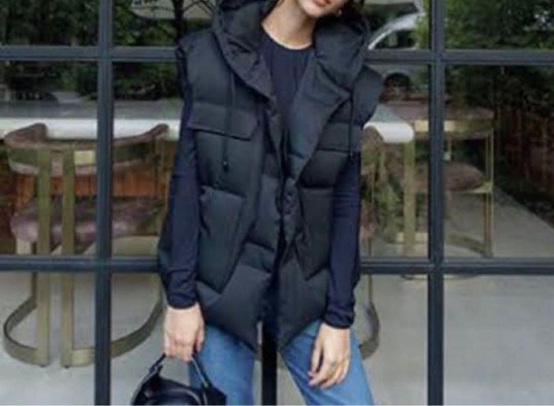 【タグ付】IIROT フード付きホワイトダウンベスト