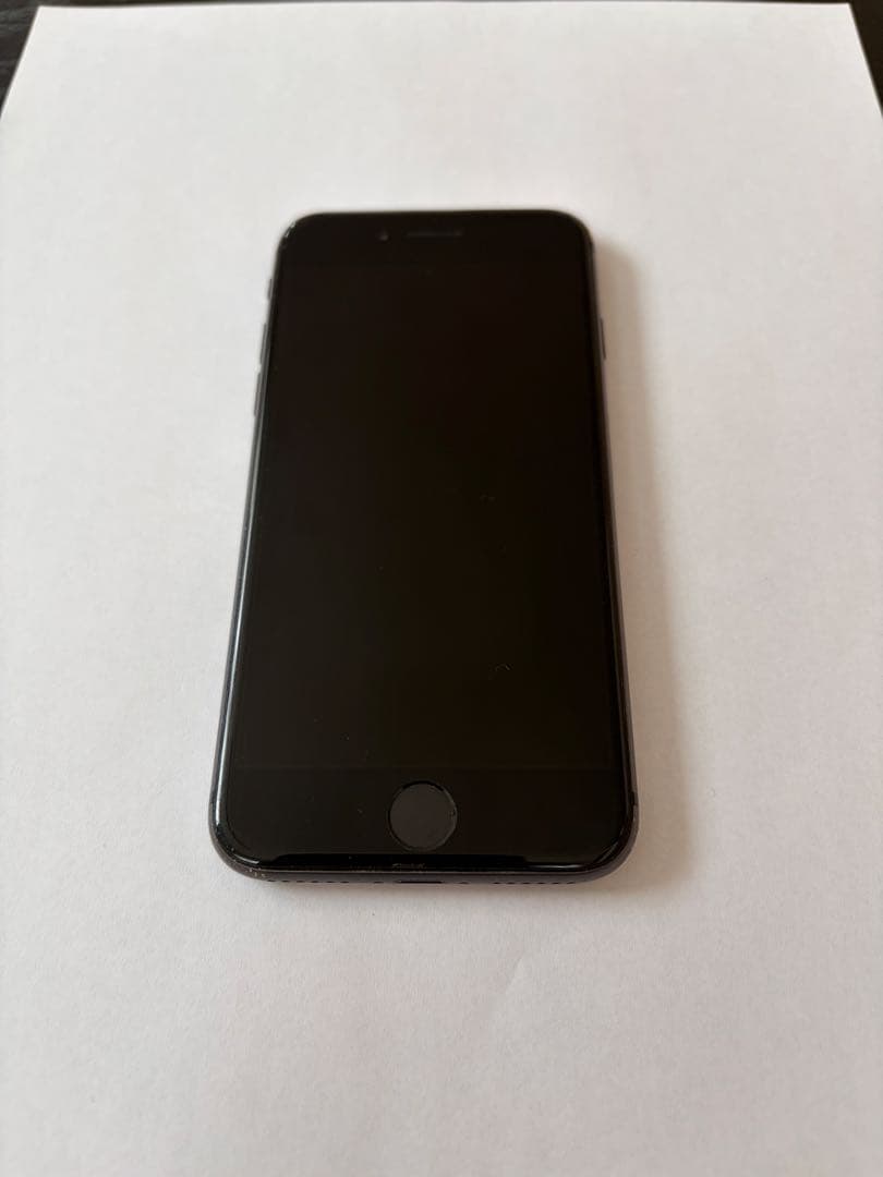 iPhone8 ブラック 背面ひび割れ