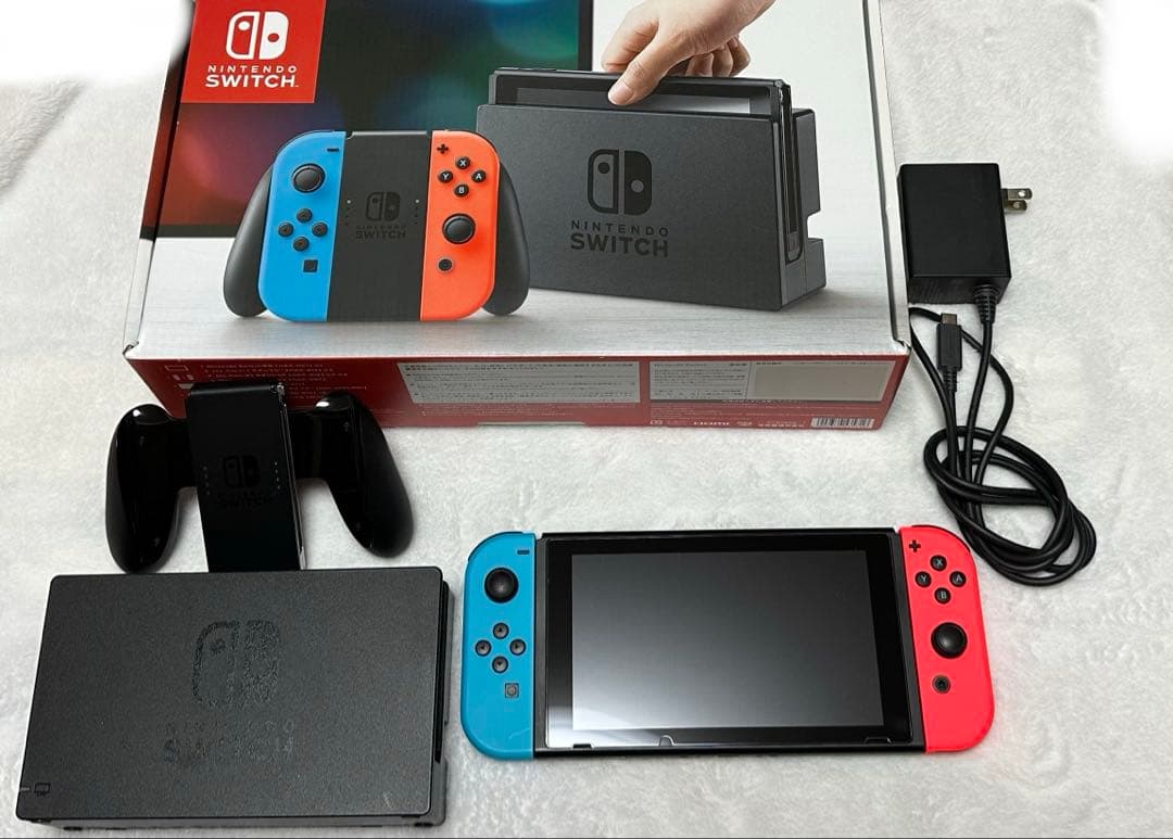 【美品】Nintendo Switch 本体　赤　青　付属品あり　任天堂