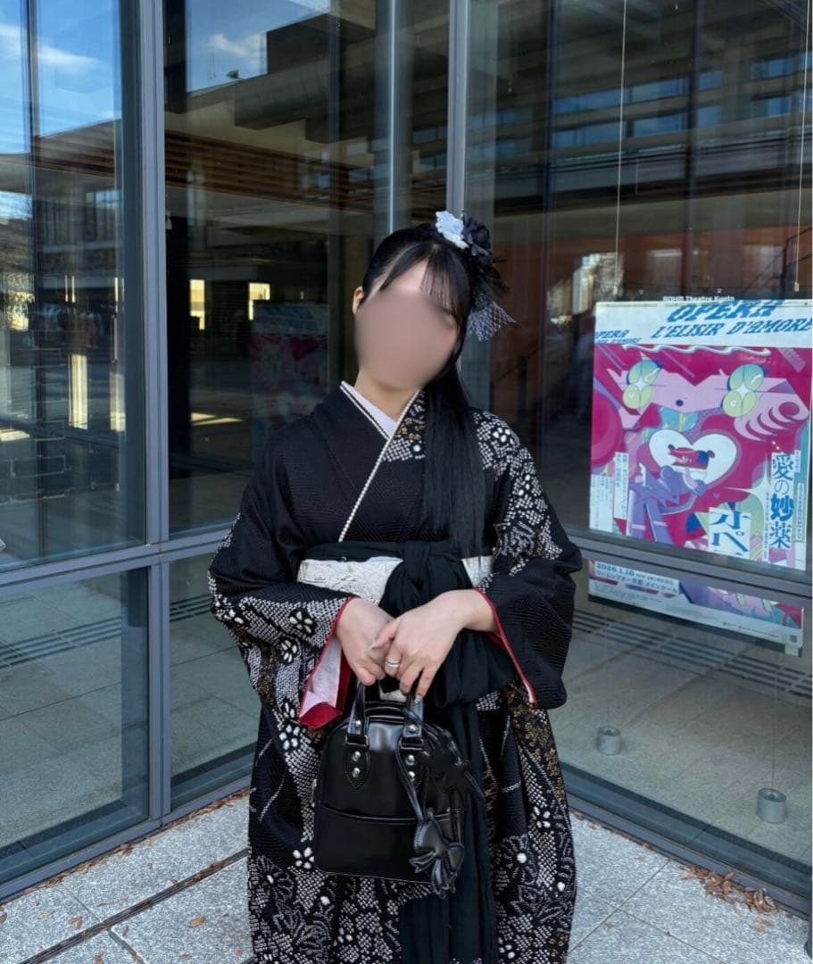 黒の振袖 花柄刺繍 総絞り