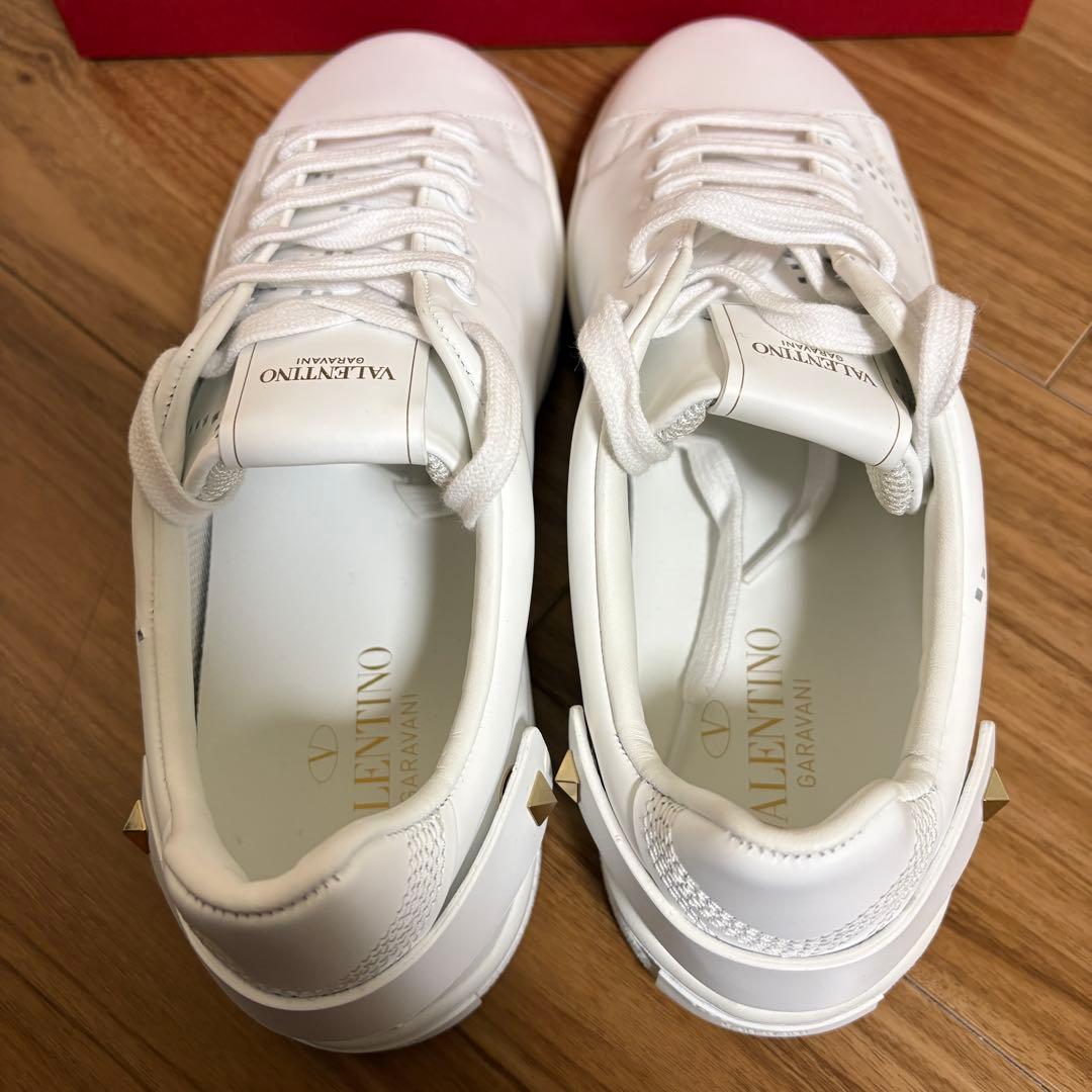 ヴァレンティノ ガラヴァーニ レザー パンチング ロゴ スニーカー