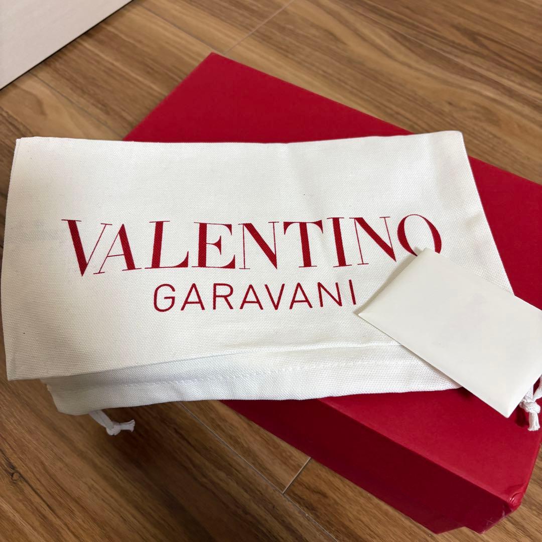 ヴァレンティノ ガラヴァーニ レザー パンチング ロゴ スニーカー