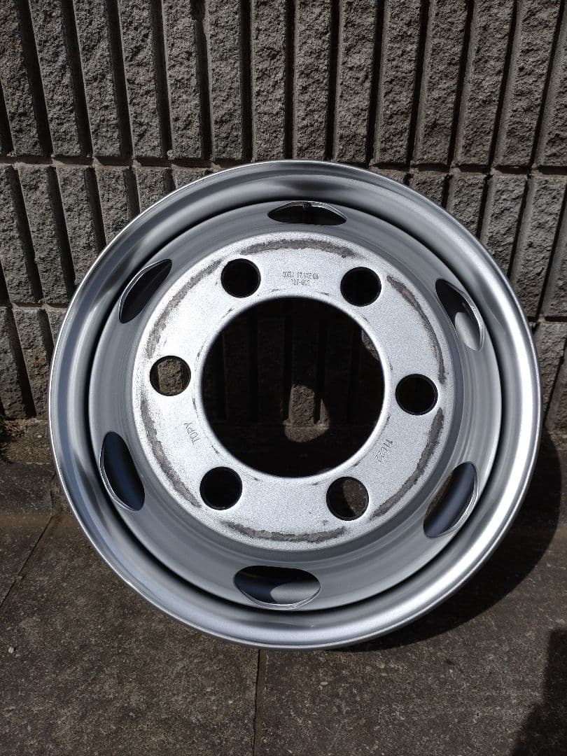 いすゞエルフ純正鉄ホイール17.5インチ7本　「たて」