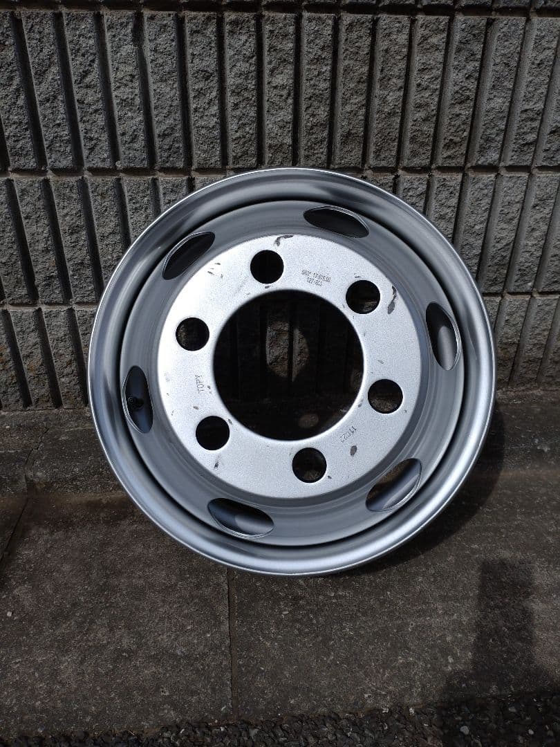 いすゞエルフ純正鉄ホイール17.5インチ7本　「たて」