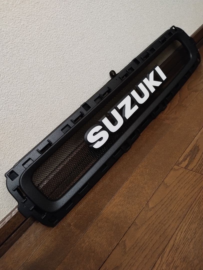 スズキハスラー純正フロントグリル改 凹部分スムージング+Bigエンブレム