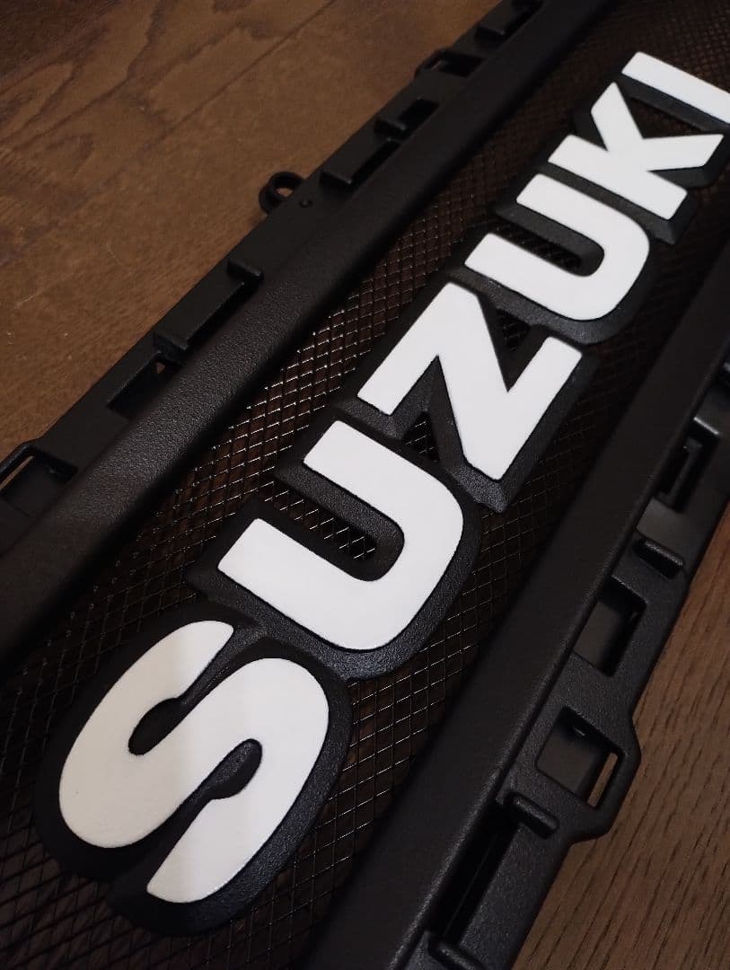 スズキハスラー純正フロントグリル改 凹部分スムージング+Bigエンブレム