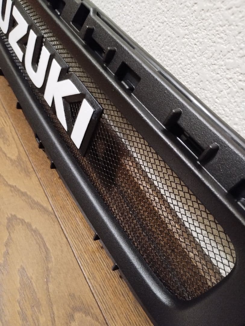 スズキハスラー純正フロントグリル改 凹部分スムージング+Bigエンブレム