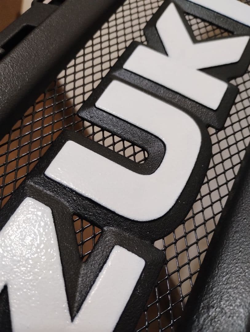 スズキハスラー純正フロントグリル改 凹部分スムージング+Bigエンブレム