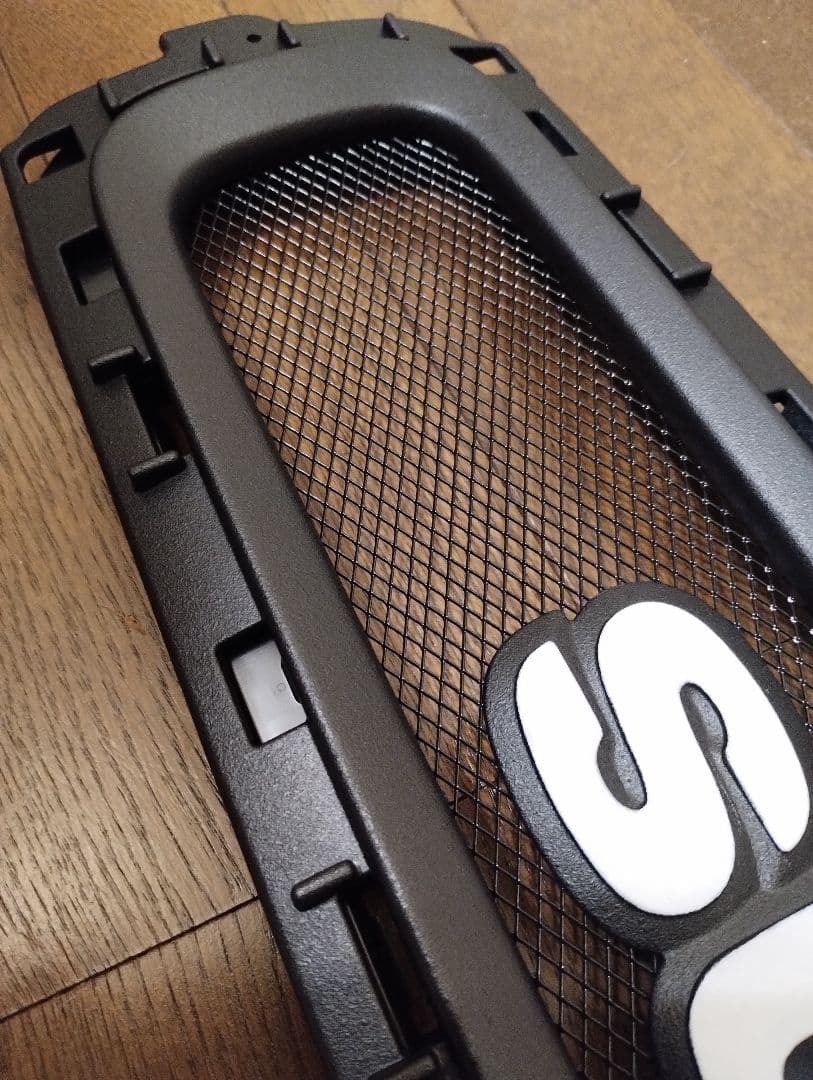 スズキハスラー純正フロントグリル改 凹部分スムージング+Bigエンブレム