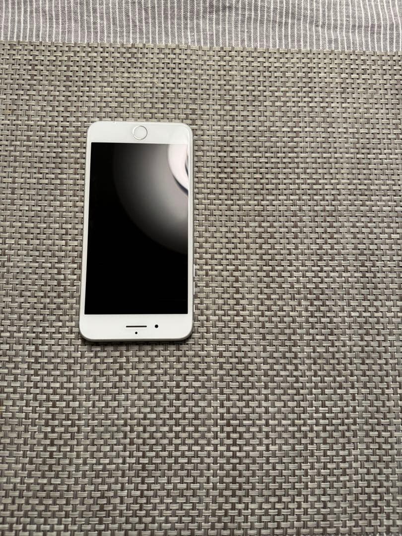 iPhone 8 Plus Silver 64 GB SIMフリー