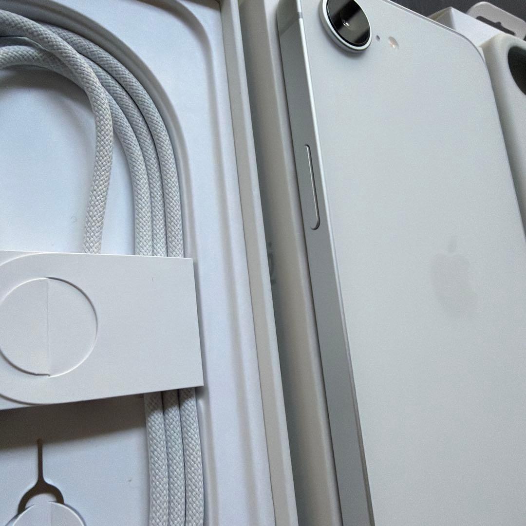 iPhone 16e SIMフリー 128GB バッテリー100% 純正ケース付