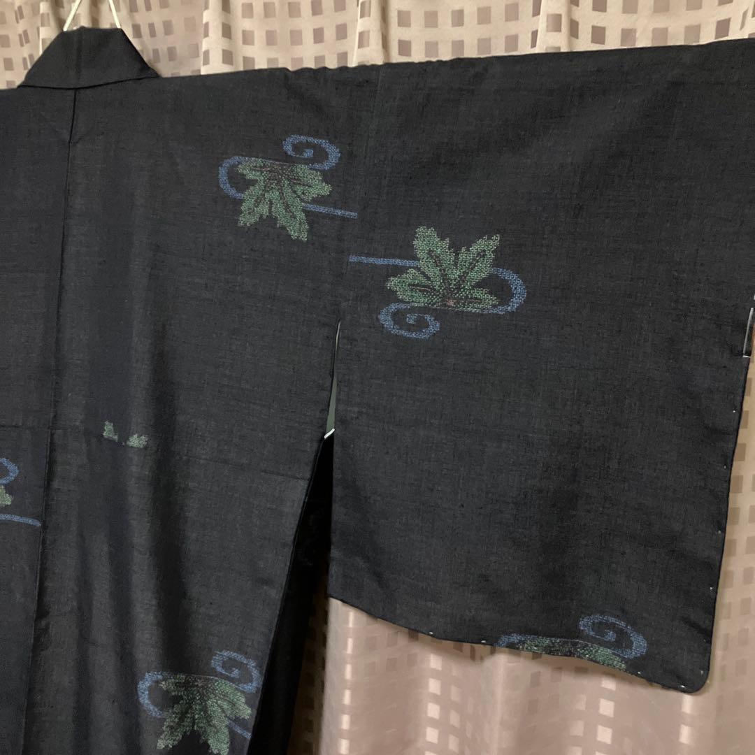 本場結城紬 重要無形文化財 地機 黒地 100亀甲 飛び柄 4色絣 未使用 美品