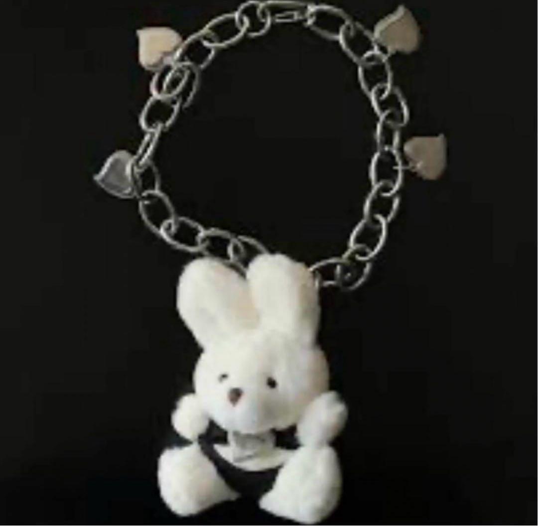 her praha momentel white rabbit ネックレス