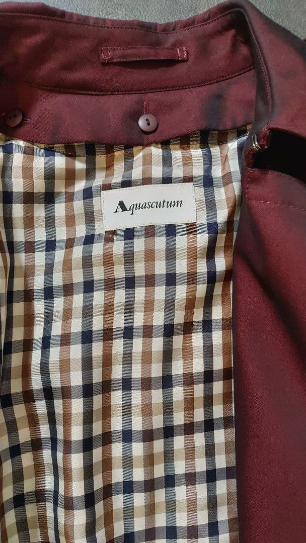 ぐり様☆ほぼ未使用 Aquascutumミドル丈トレンチコート10玉虫色ボルドー