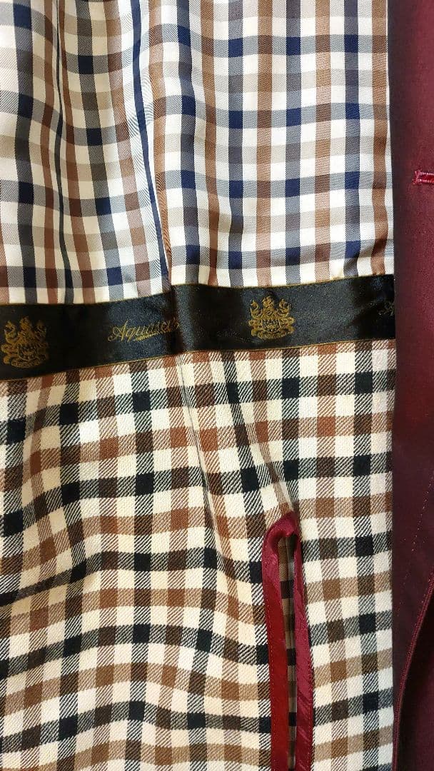 ぐり様☆ほぼ未使用 Aquascutumミドル丈トレンチコート10玉虫色ボルドー