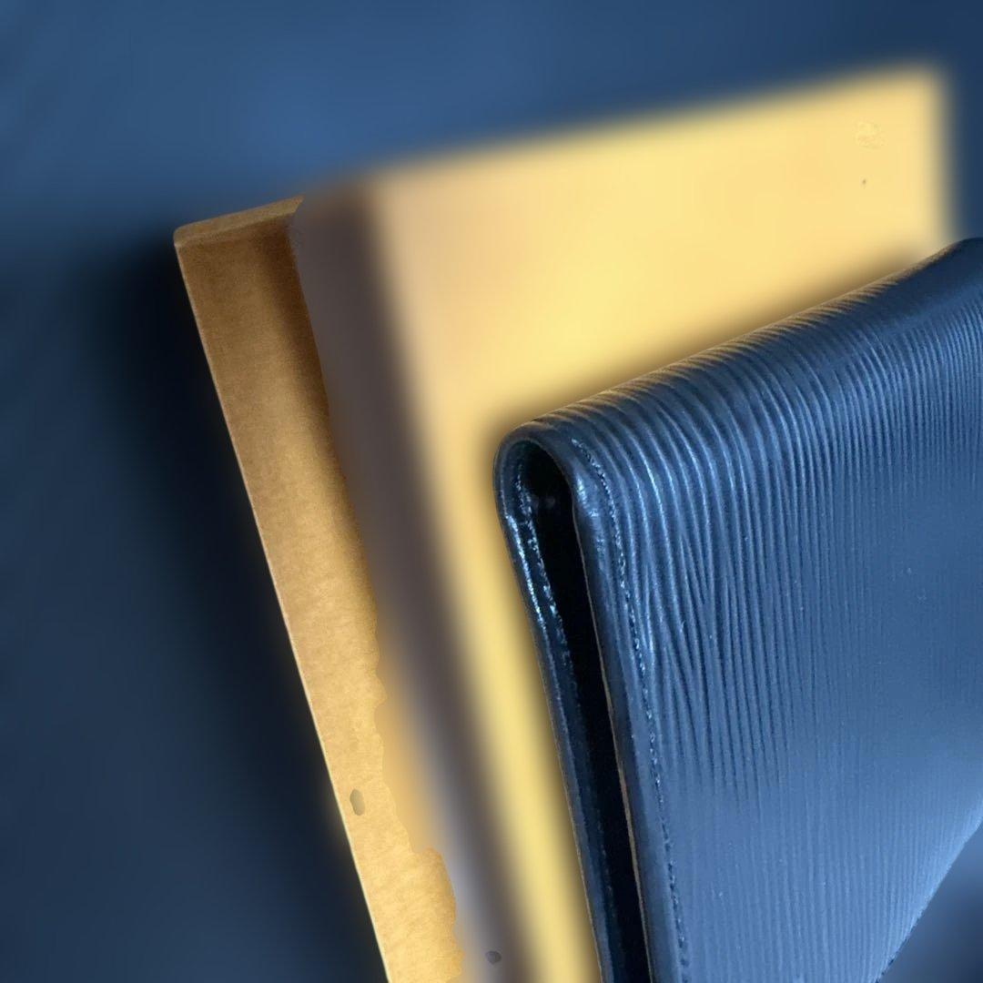 ルイ・ヴィトン エピポルトフォイユマルコ財布