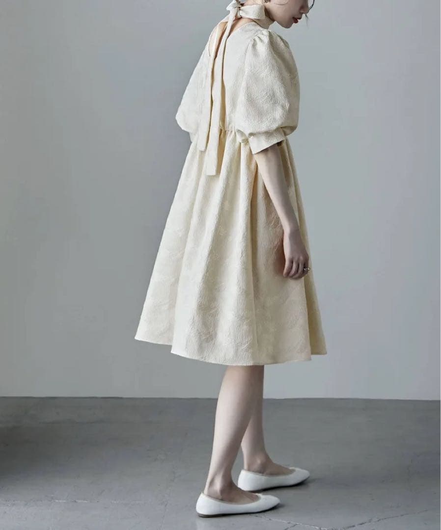 新品　人気　etoll. ジャガードパフスリーブドレスMサイズ　アイボリー