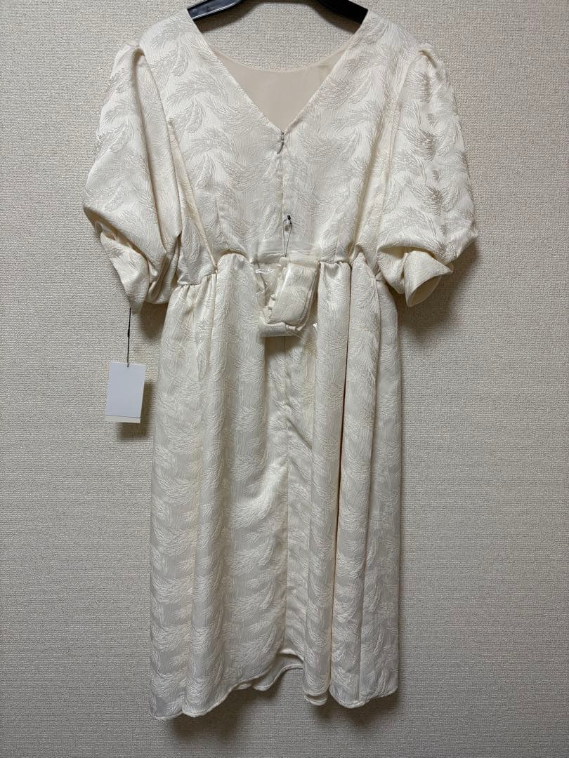 新品　人気　etoll. ジャガードパフスリーブドレスMサイズ　アイボリー