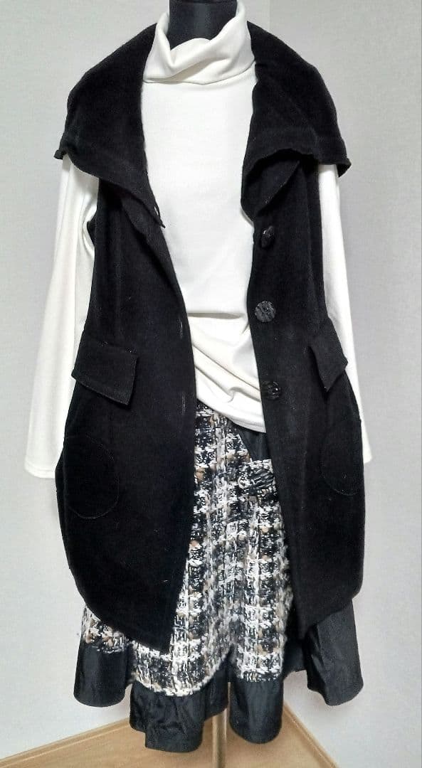 12万　エイココンドウロングベストとスカート/レリアン革バッグ/未使用トップス