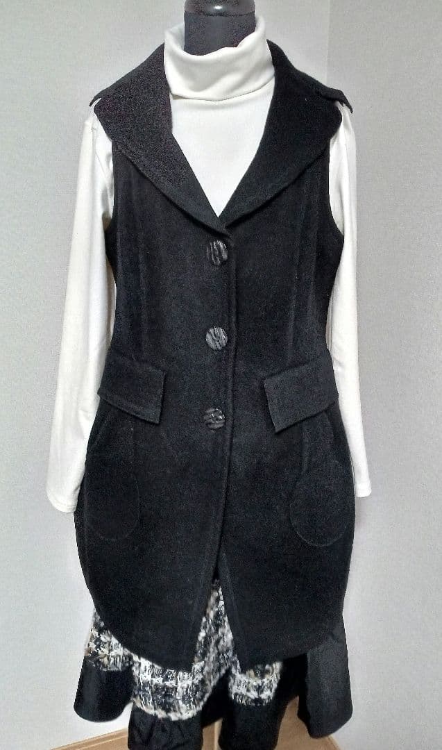 12万　エイココンドウロングベストとスカート/レリアン革バッグ/未使用トップス