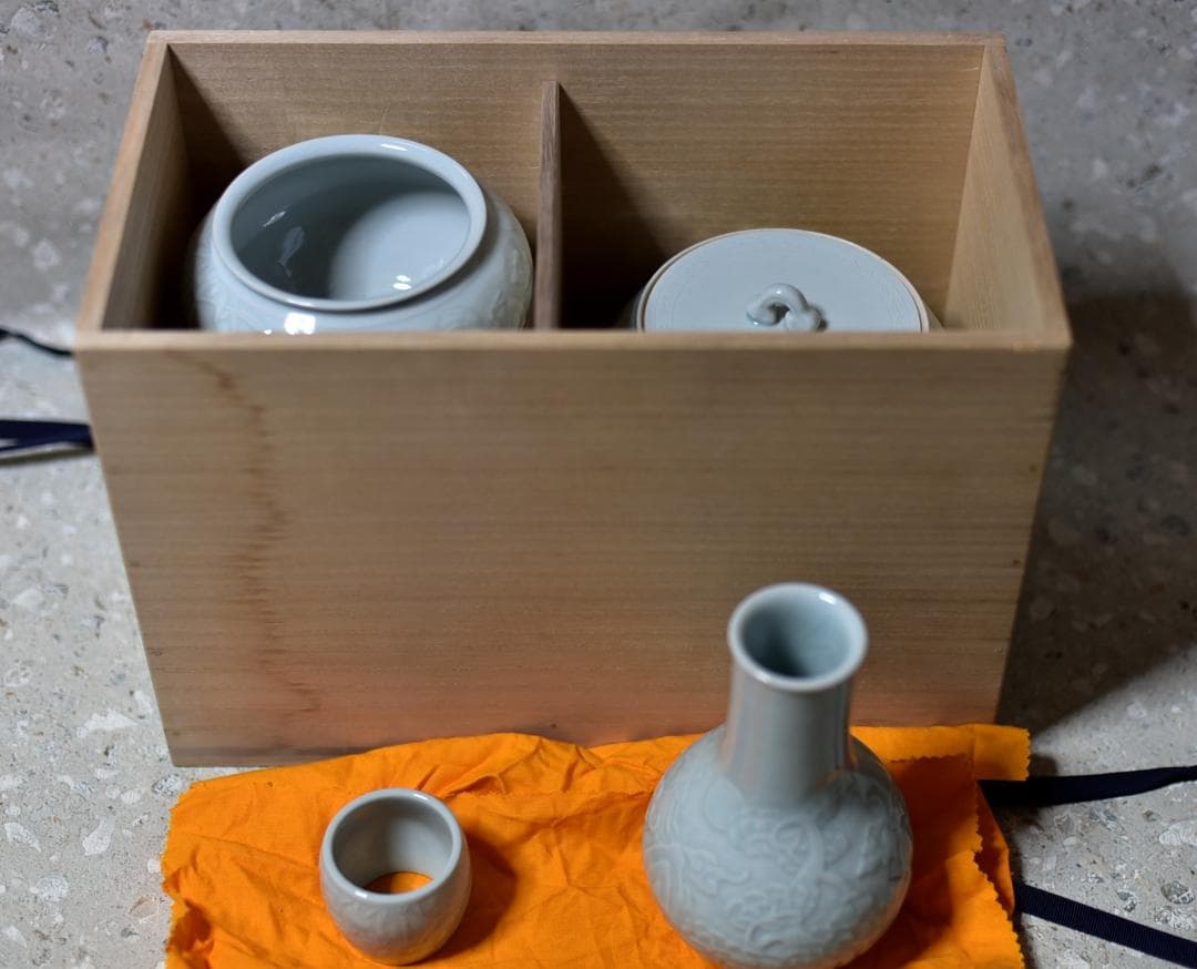 値下げ、青華白磁陰陽刻　皆具【極上品】　共箱/お茶道具