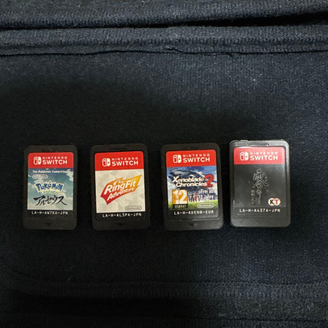 Nintendo switch 外装無し・付属品込み・ケース、ソフト４本付