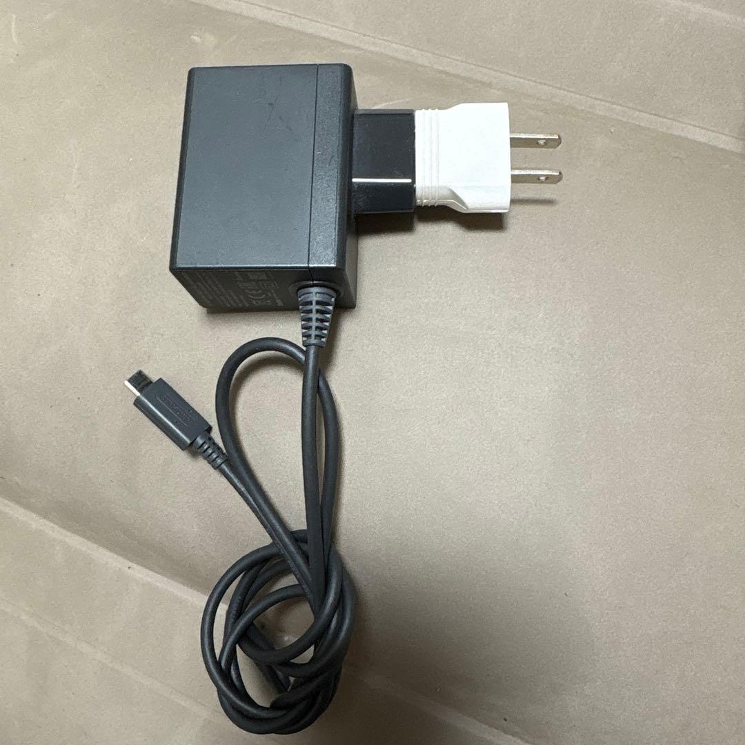 Nintendo switch 外装無し・付属品込み・ケース、ソフト４本付