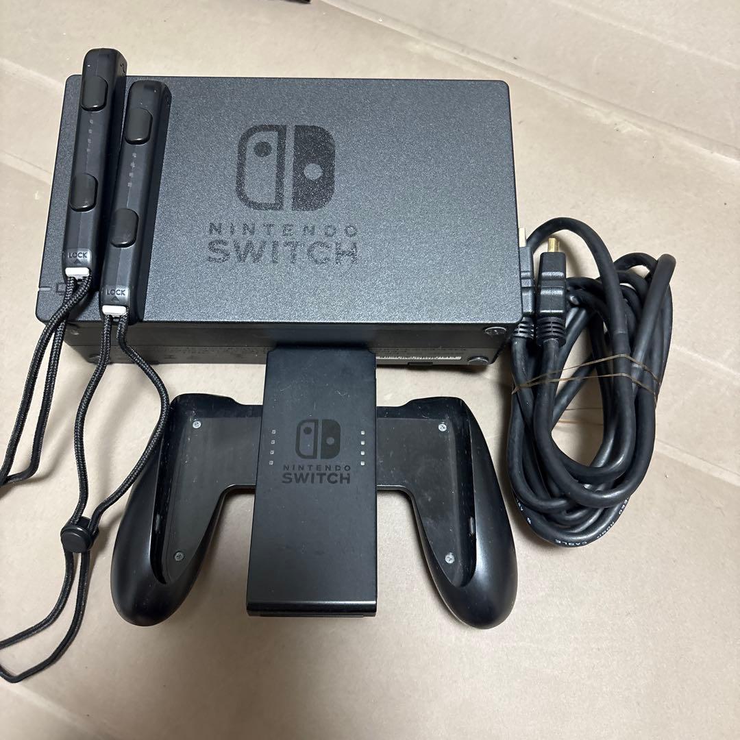 Nintendo switch 外装無し・付属品込み・ケース、ソフト４本付