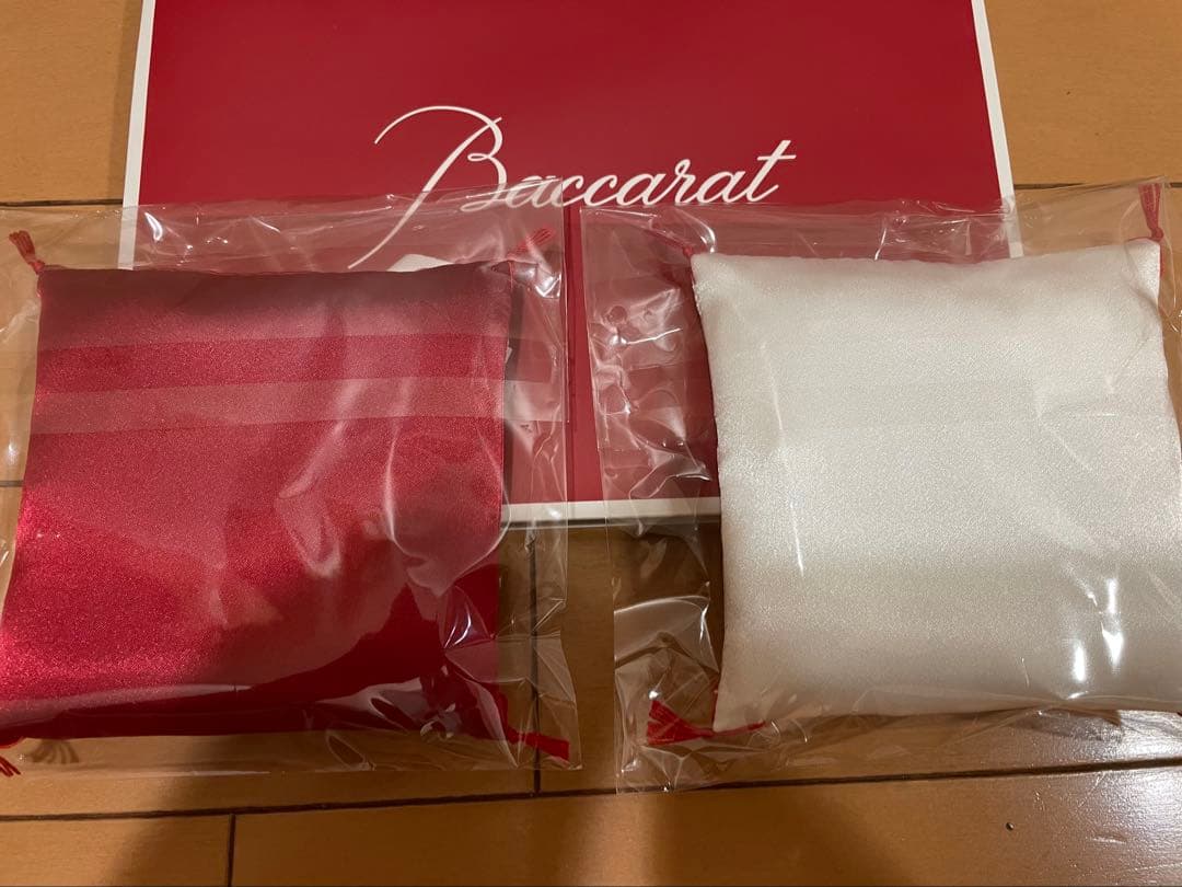 最新版　新品　Baccarat バカラ　座布団　赤色　白色　まねき猫用　ダルマ用