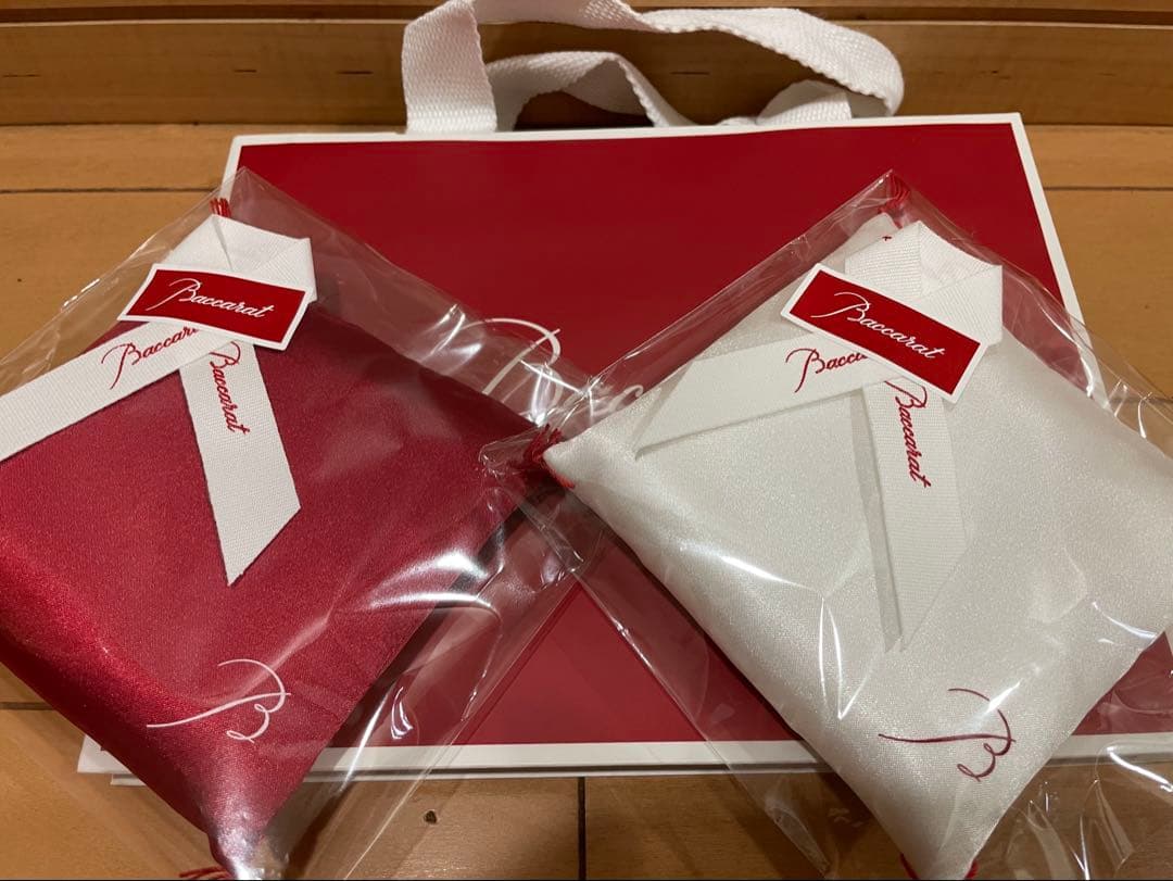 最新版　新品　Baccarat バカラ　座布団　赤色　白色　まねき猫用　ダルマ用