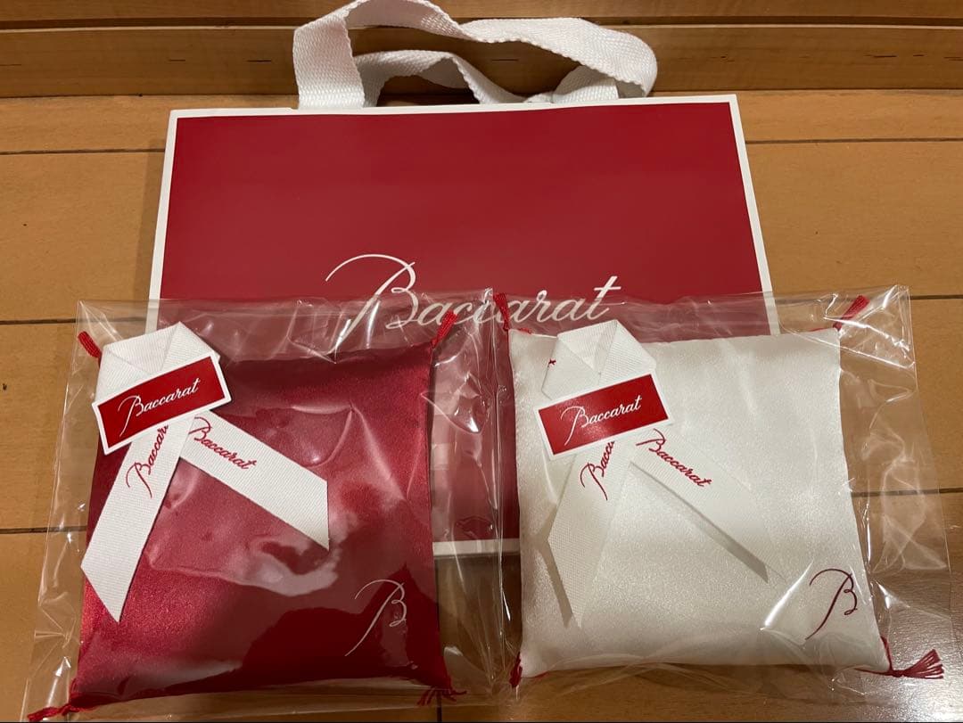 最新版　新品　Baccarat バカラ　座布団　赤色　白色　まねき猫用　ダルマ用