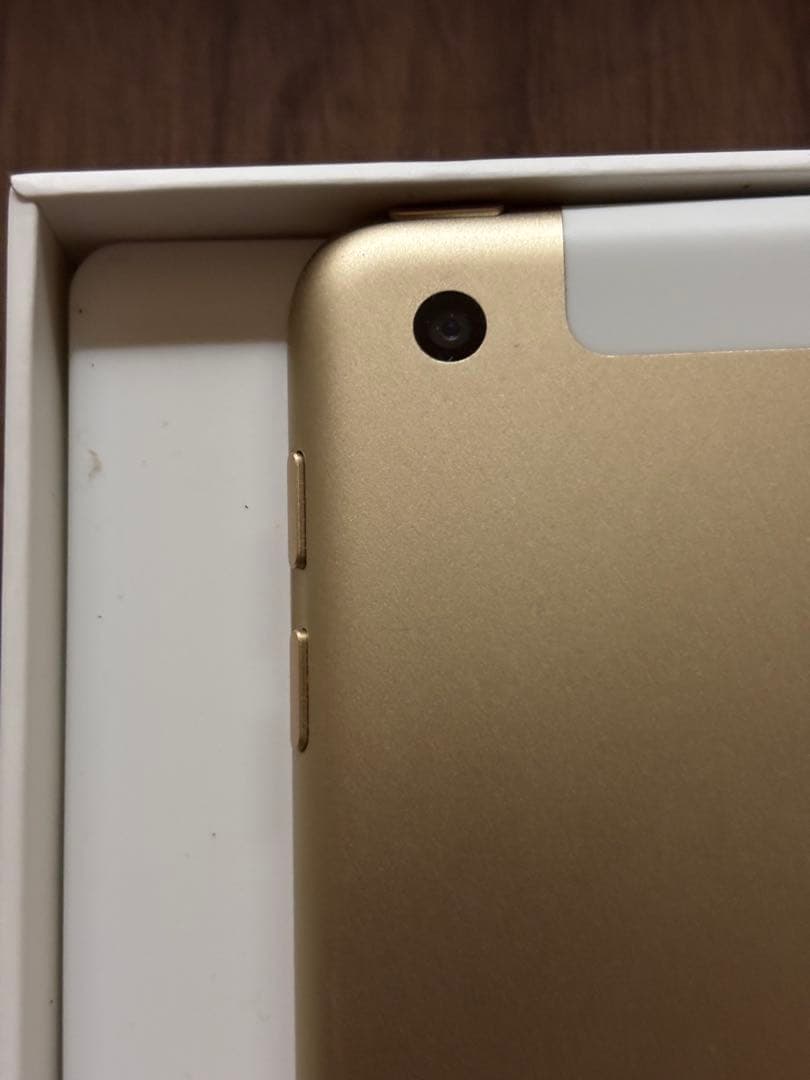 iPad 第5世代　32GB Wi-Fi cellularモデル