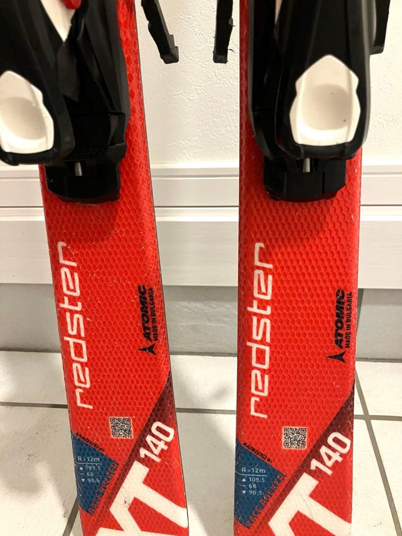 アトミック ATOMIC スキー板 ストック セット140cm 赤 バンド付き