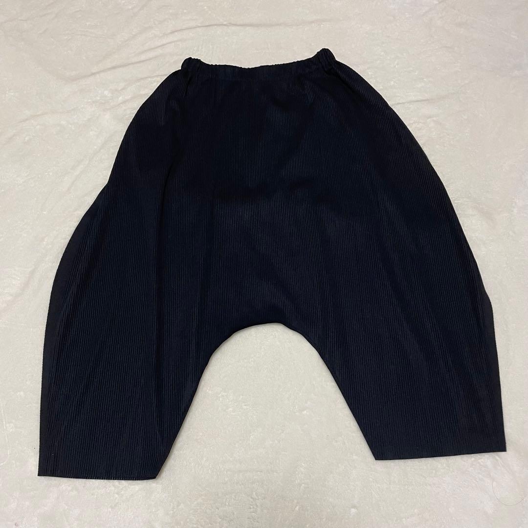 プリーツプリーズ イッセイミヤケ サルエルパンツ　ブラック